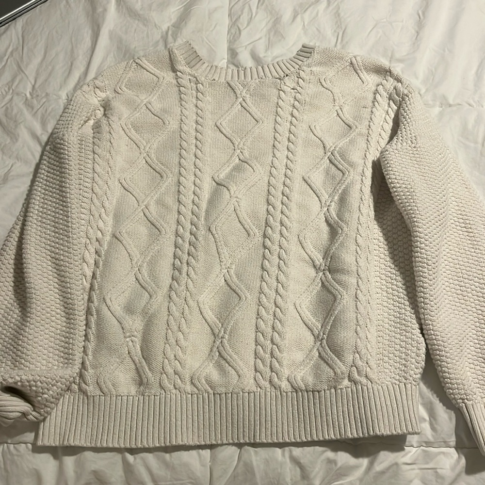 Whitw Hollister Sweater